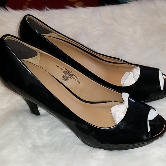 👣😎MERONA Magee Faux Patent Leather Peep Toe Heels shoes, footwear - Picture 3 of 8